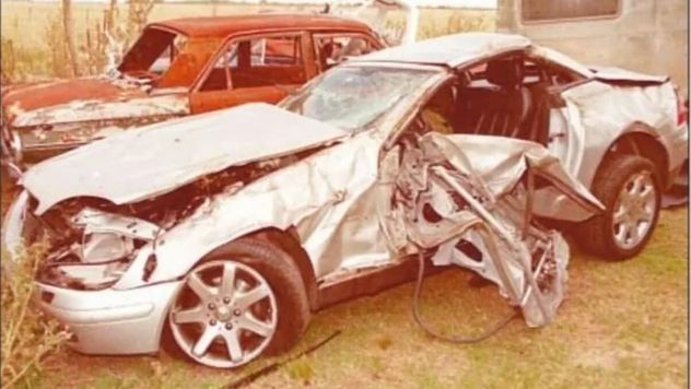 Así quedó el auto tras el accidente en el que murió su pareja y ella estuvo al borde de la muerte.