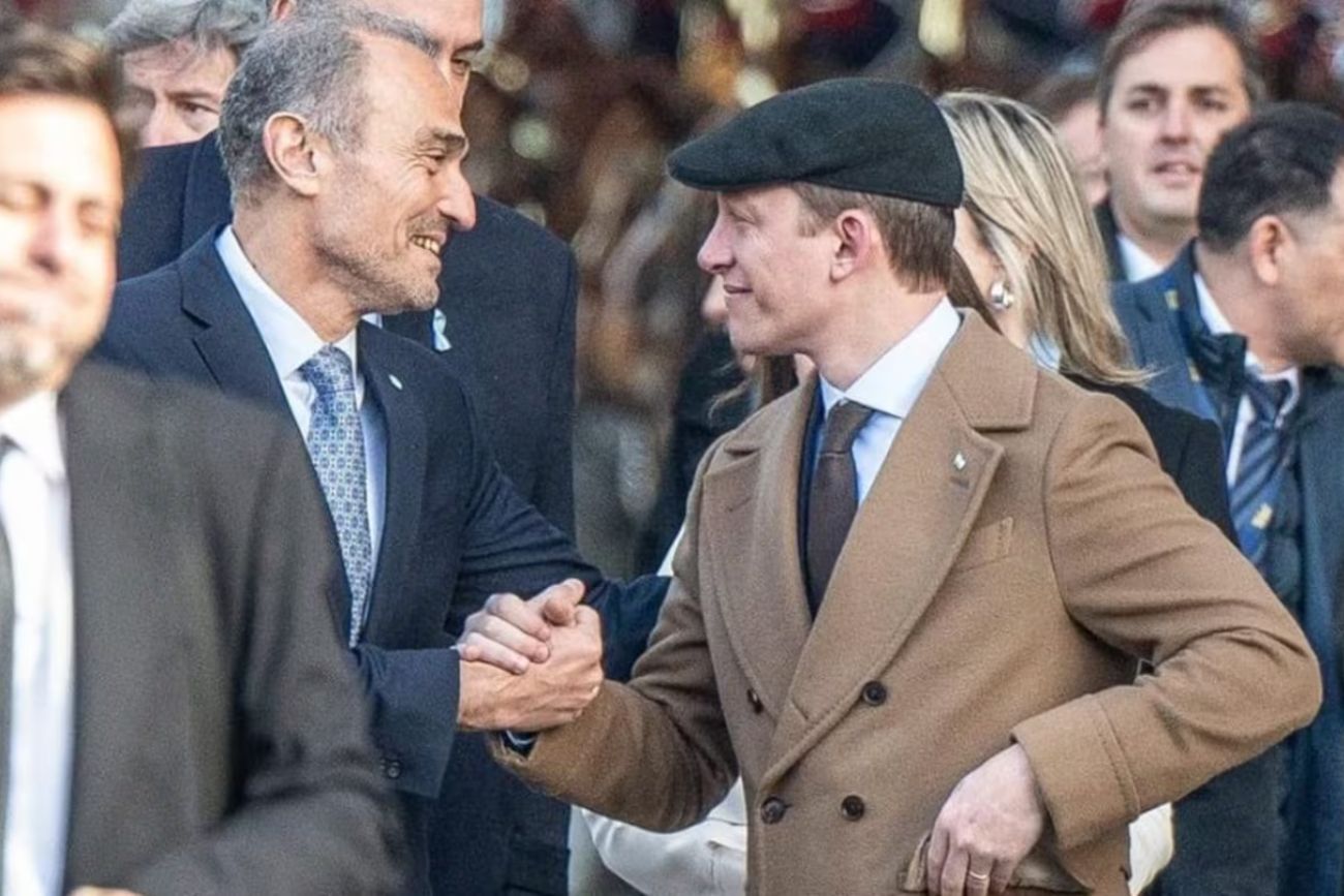 Santiago Caputo subió una foto junto a "Lule" Menem y sellaron la "paz" en el Tedeum
