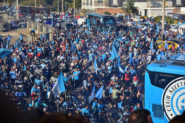 Caravana del Belgrano campeón por la Circunvalación de Córdoba.