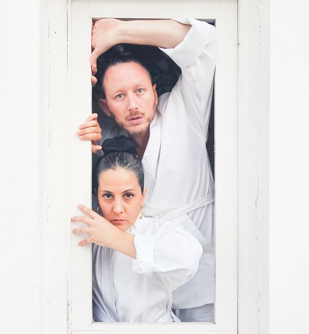 Noelia Recalde y Jonatan Szer son "Lohdóh", el dúo en el que además de presentar sus temas, se dan el gusto de versionar a bandas amigas siempre con idioma propi.