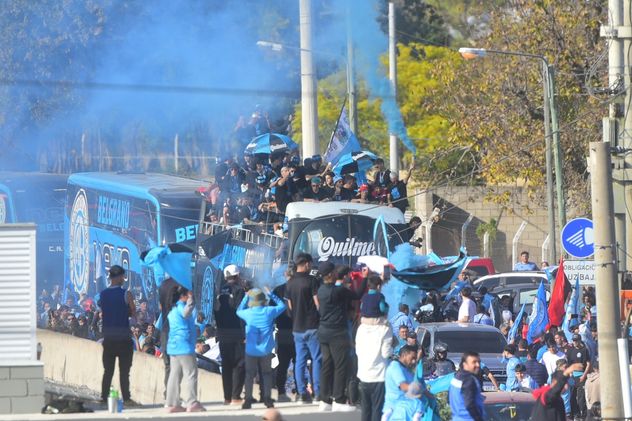 Caravana del Belgrano campeón por la Circunvalación de Córdoba. 