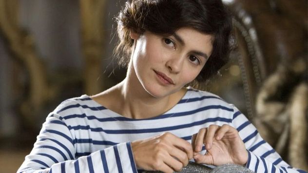 La película retrata los años más difíciles de Gabrielle Chanel antes de transformarse en una leyenda de la moda mundial.
