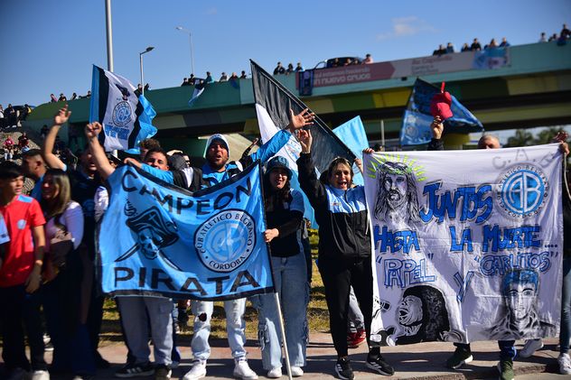 Miles de Piratas fueron a saludar a los flamantes campeones.