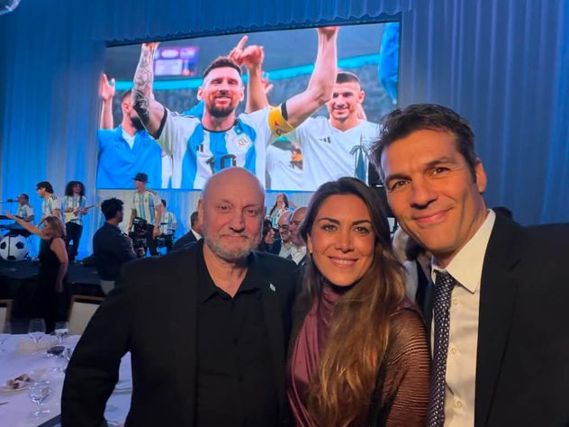 Solange Merdinian y su esposo con Juan Campanella
