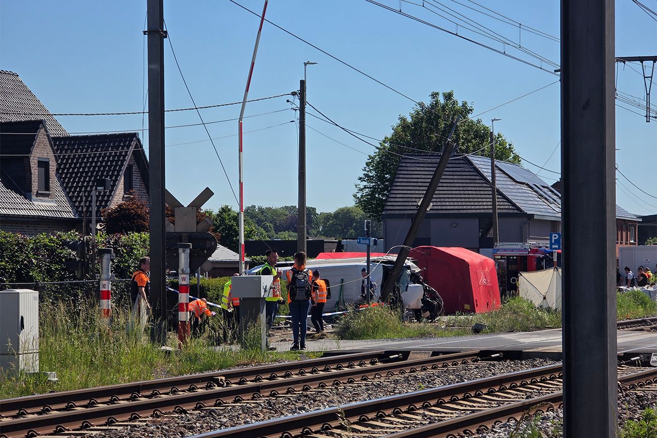 Bélgica: cuatro muertos por un choque entre un colectivo y un tren de alta velocidad