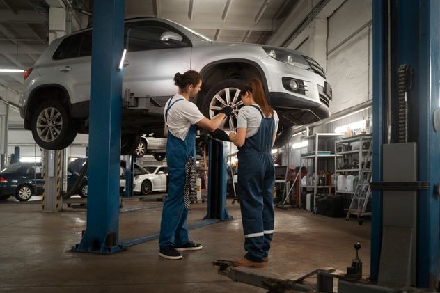 Cuánto cobra un mecánico en mayo de 2026: los nuevos valores de la hora de taller.