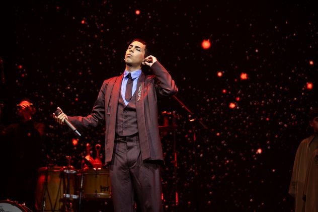 Milo J abriendo los premios Gardel 2026.