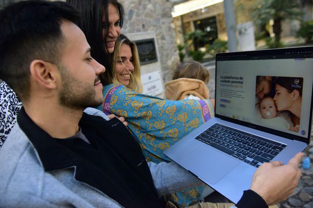 Leticia Navarro y Nicolás Martínez. Creadores de Otilia, una Start up que ayuda a mujeres embarazadas y mamás de niños dentro de los primeros mil días a reducir las causas de mortalidad infantil. (José Gabriel Hernández / La Voz)