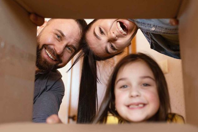 Hacer reír a los niños puede crear vínculos emocionales profundos y calmar su sistema nervioso, haciéndolos más resilientes y abiertos a nuevas ideas.
