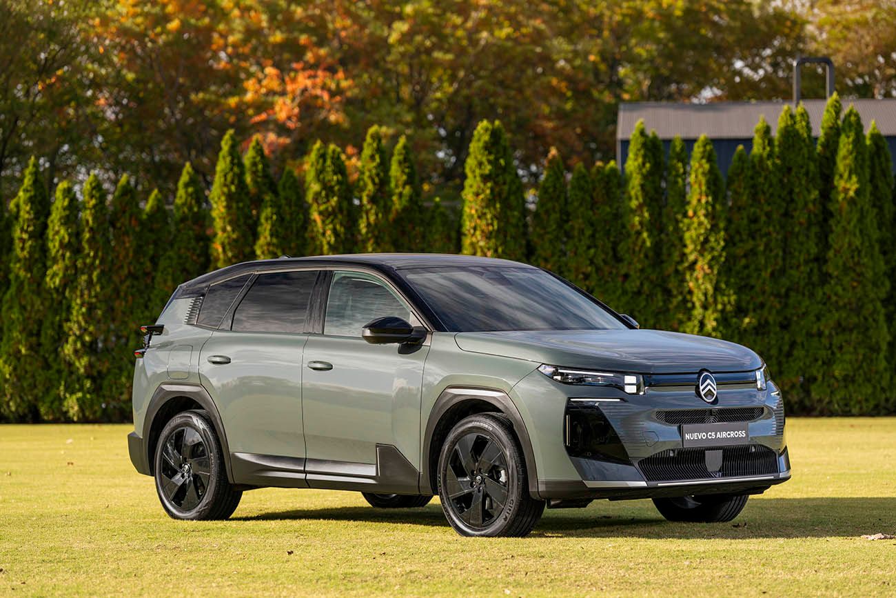 Tiene el conocido motor 1.6 turbonaftero, en una configuración que entrega 180 CV y 300 Nm de torque. Se conjuga con una caja automática de seis velocidades (con convertidor de par) y tracción delantera.