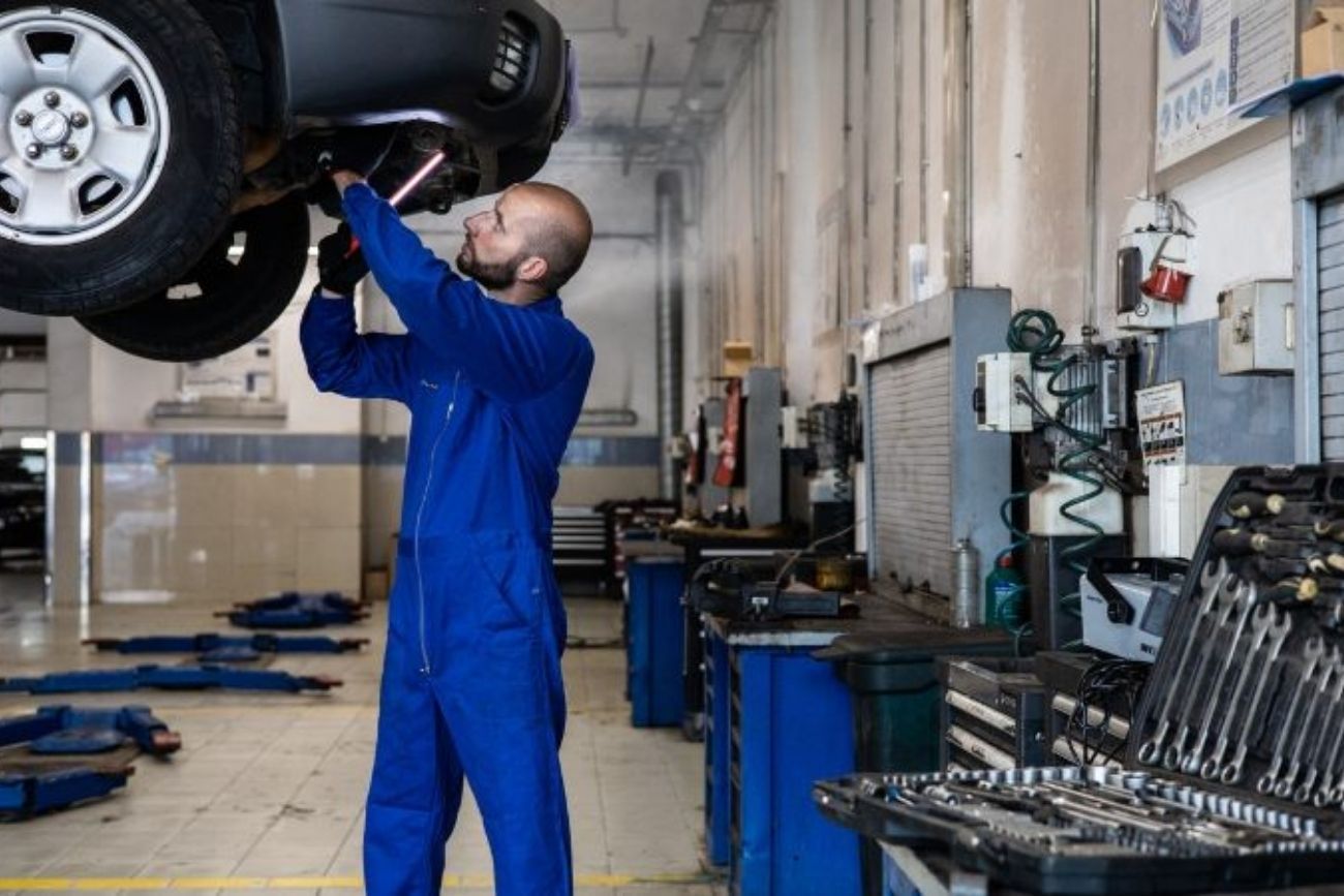 Cuánto cobra un mecánico en junio de 2026: los nuevos valores de la hora de taller.