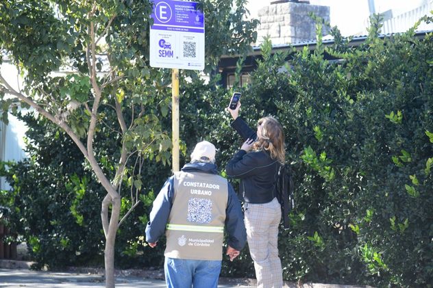 Entra en vigencia el nuevo sistema de estacionamiento en la ciudad de Córdoba con los Constatadores Urbanos. 