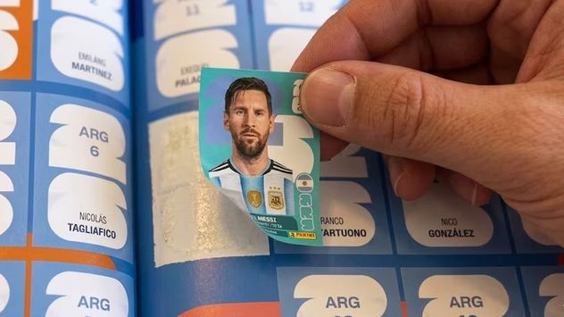 Cómo sacar una figurita mal pegada del álbum del Mundial 2026 sin dañarlo.