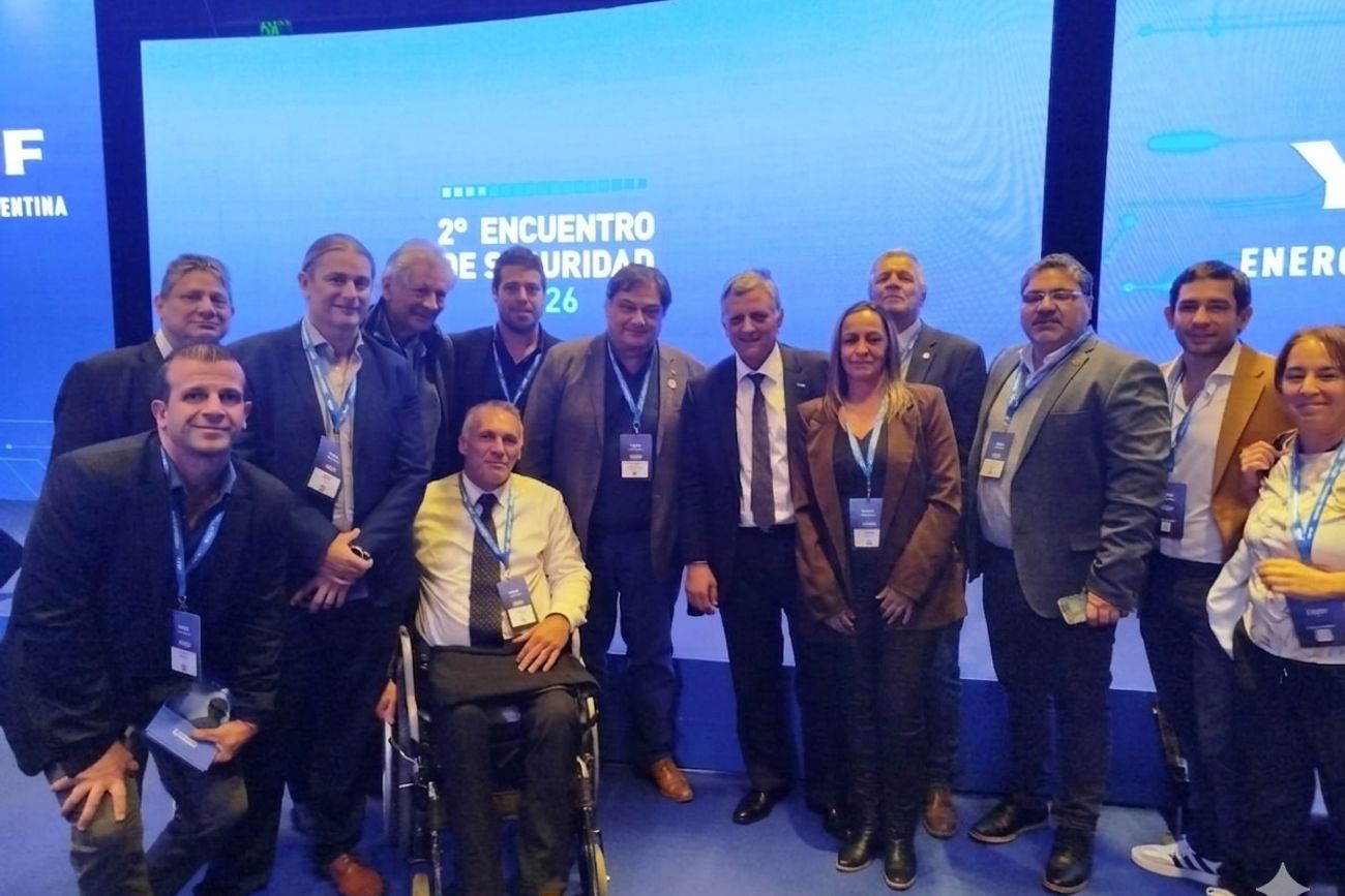 Miembros del COPHISEC, con el CEO YPF, Horacio Marin, Miguel Ponte presidente del Instituto para el Crecimiento y demás integrantes de la Comisión de Hig. y Seg. del IC.
