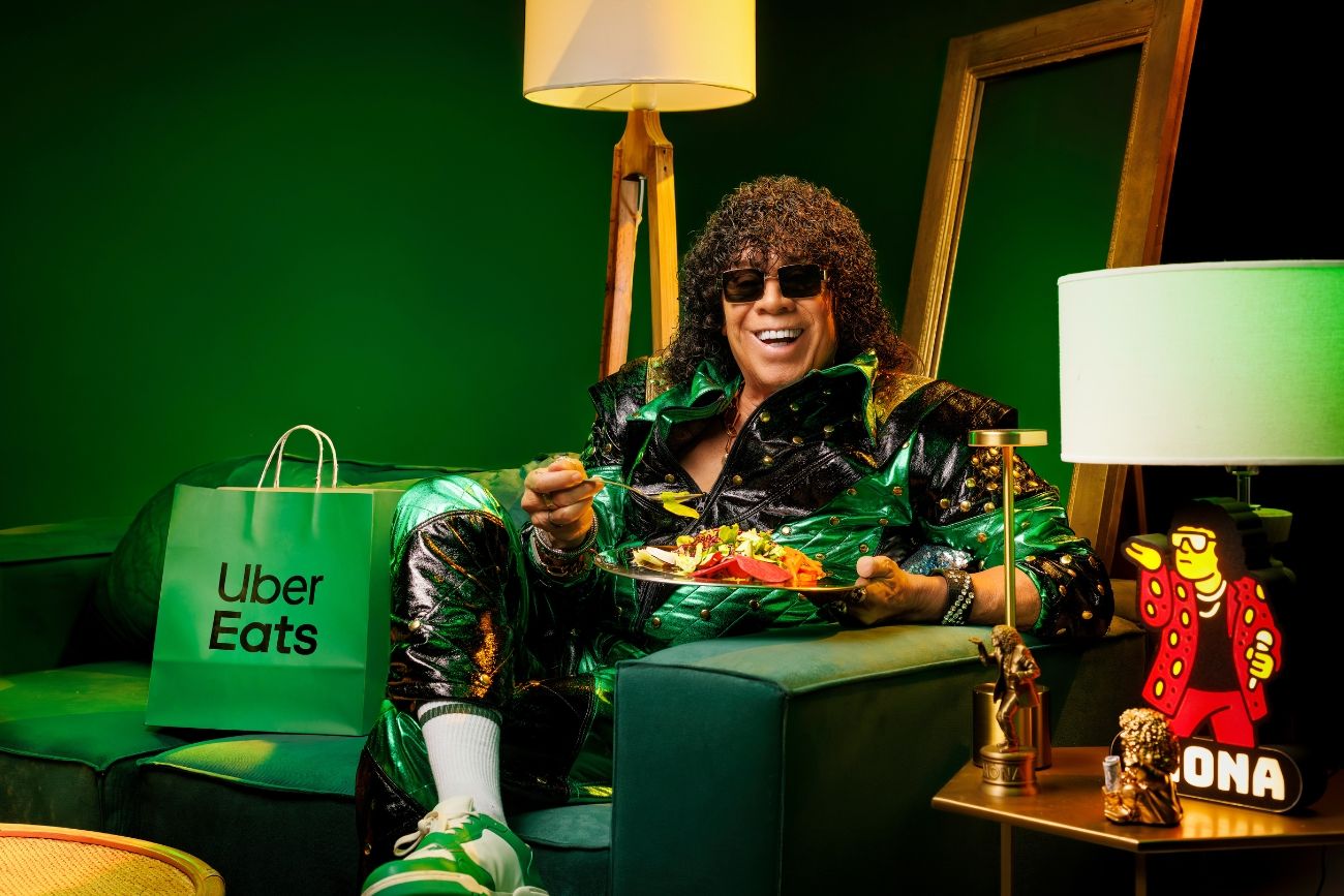 Carlos La Mona Jiménez protagoniza la campaña con la que Uber Eats anunció oficialmente su llegada a Córdoba.