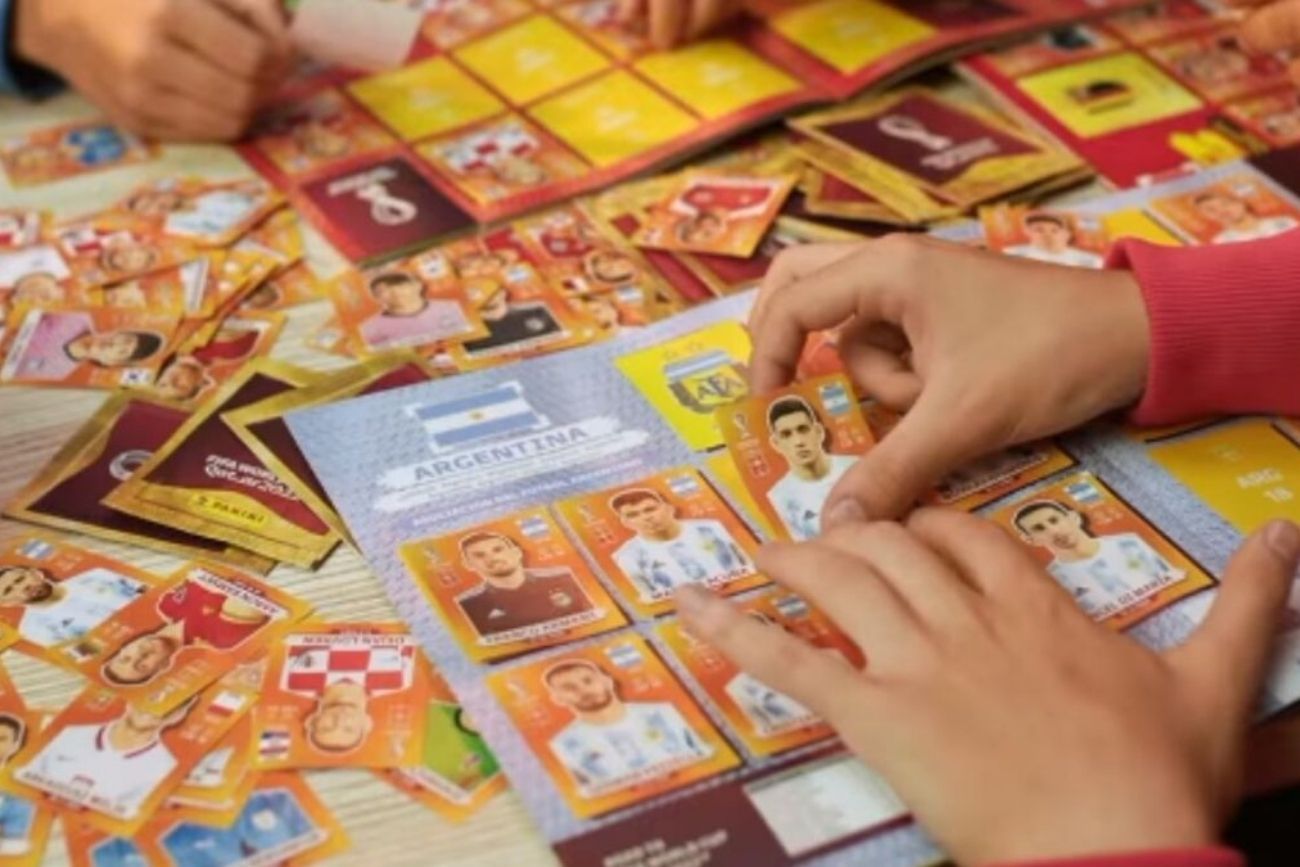 Cómo sacar una figurita mal pegada del álbum del Mundial 2026 sin dañarlo.