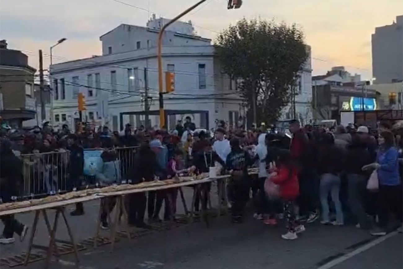 Descontrol en Avellaneda por un sándwich de matambre gigante.