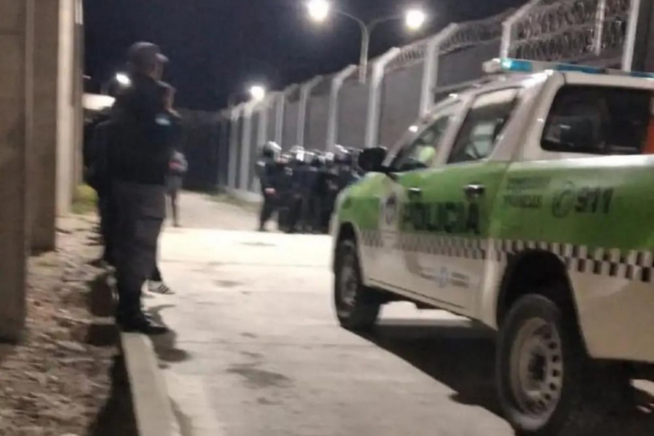 Motín en un instituto de menores de Tucumán: tomaron de rehén a un guardiacárcel