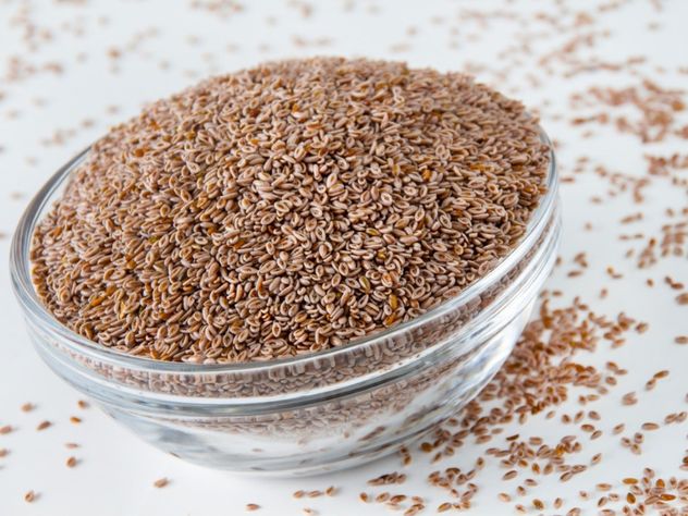 Qué es el psyllium y por qué recomiendan consumirlo para mejorar la salud digestiva.