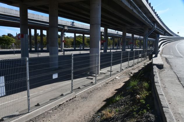 Los vecinos sostienen que no tienen pasos peatonales. (Ramiro Pereyra / La Voz )