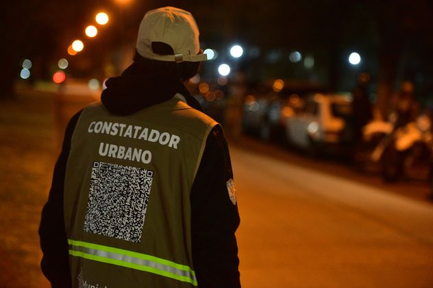 Nuevo esquema de estacionamiento medido: presencia de constatadores urbanos en la zona del Quality Arena.