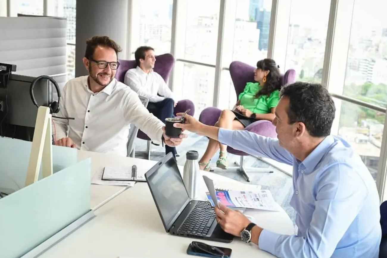 Arcos Dorados lidera el ranking de grandes empresas (más de 1000 empleados), seguida por DHL y PedidosYa.