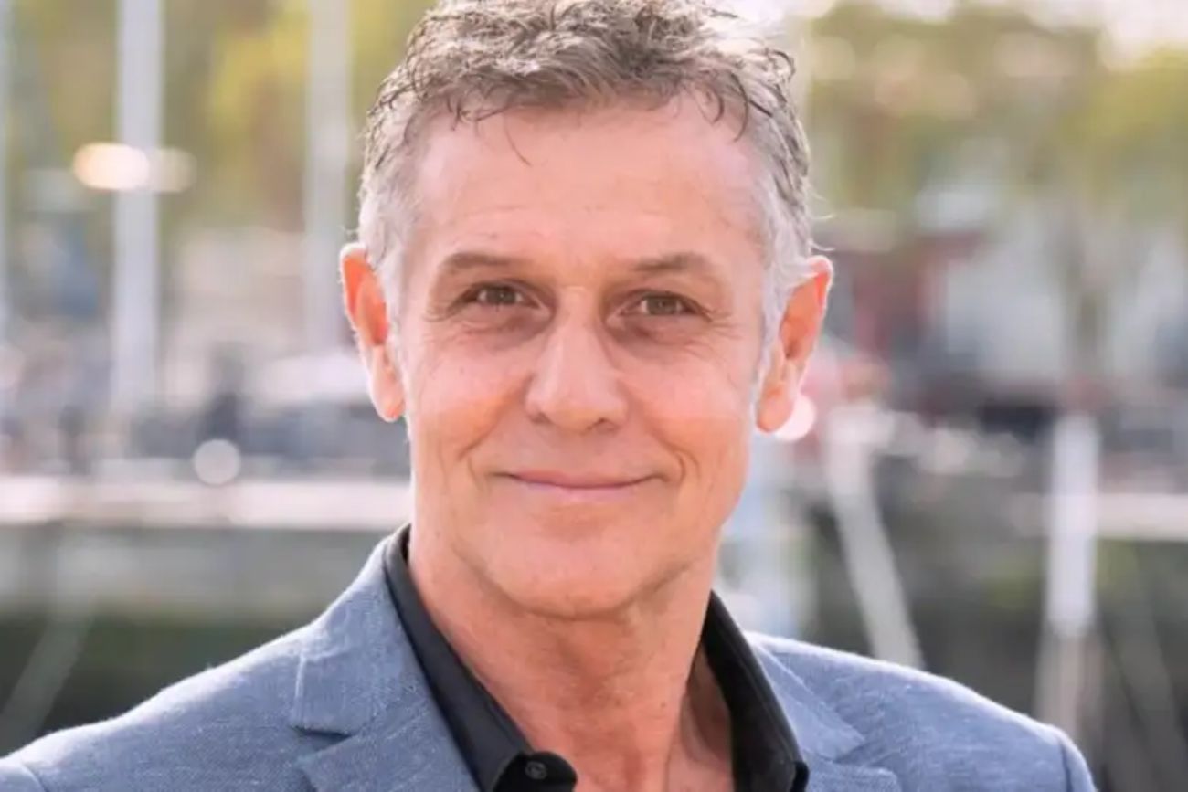 Murió Pierre Deny, actor de Emily en París: tenía 69 años y padecía ELA