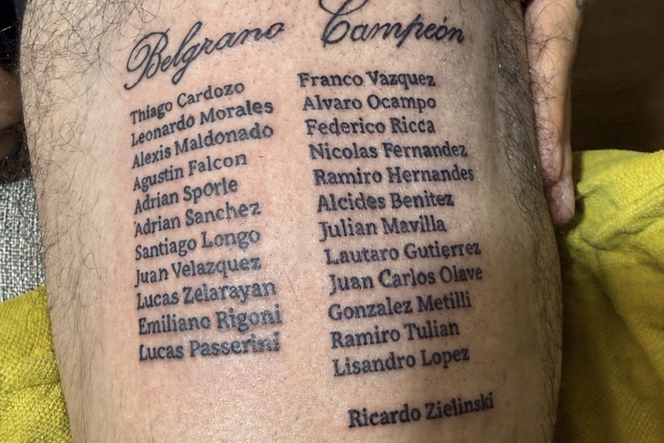 Así quedó la pierna del fanático de Belgrano. 