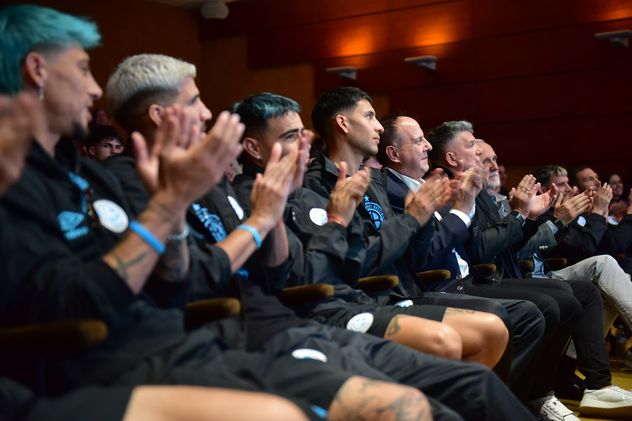 El plantel de Belgrano compartió un homenaje y un brindis en La Voz. Acá en el Auditorio para disfrutar de los contenidos audiovisuales especiales para el campeón.