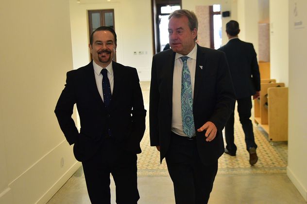 El embajador de Alemania, Dieter Lamlé, y el embajador de Francia, Romain Nadal, en el Kultur Ensemble Córdoba, el nuevo instituto cultural franco-alemán.