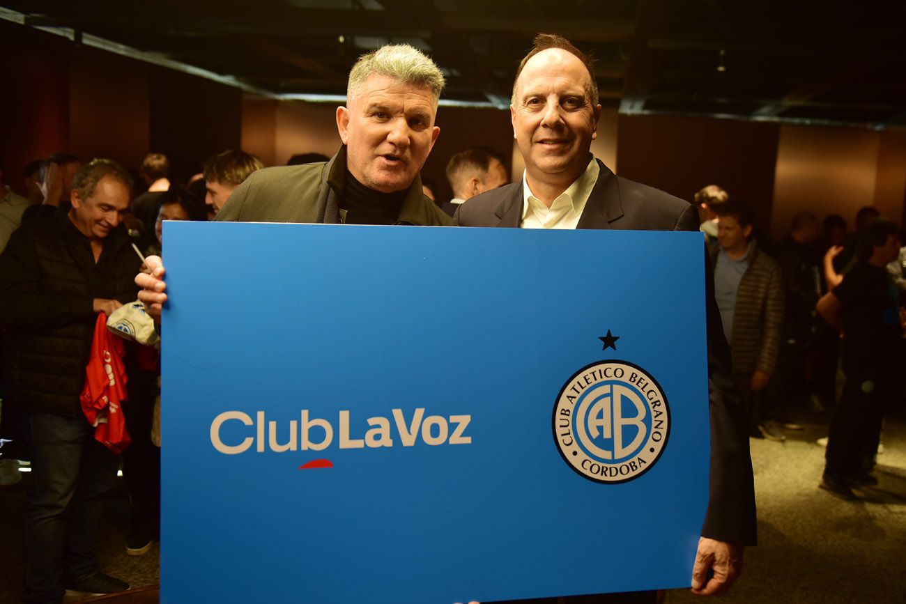 El plantel de Belgrano compartió un homenaje y un brindis en La Voz.  (Nicolás Bravo /  La Voz)