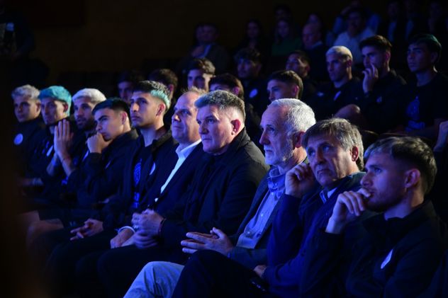 Belgrano visitó La Voz para el tradicional brindis de los campeones. Acá en el Auditorio para disfrutar de los contenidos audiovisuales especiales para el campeón.