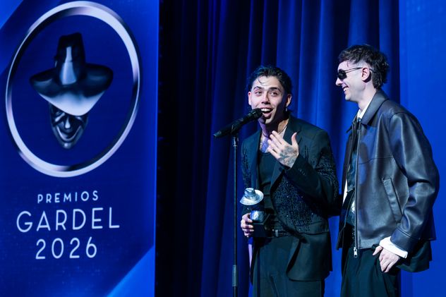 Luck Ra recibiendo el premio a mejor álbum de cuarteto por "Qué sed".