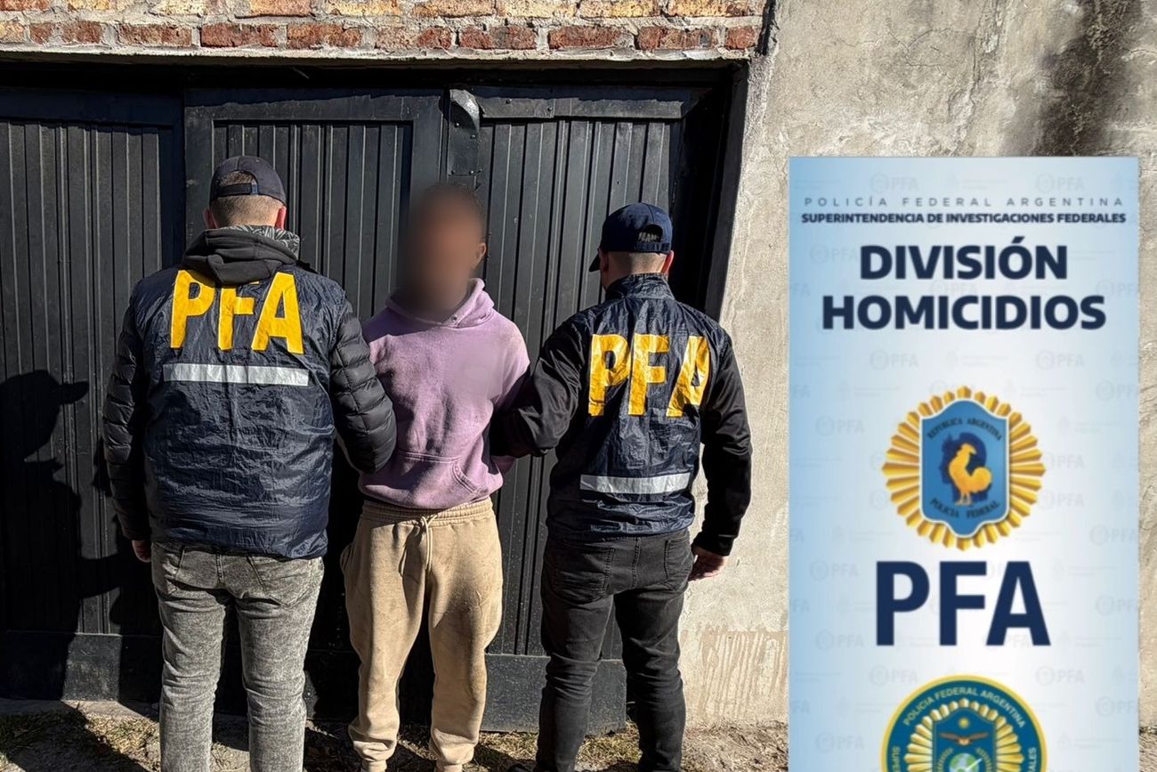 El sospechoso al ser detenido. (PFA)