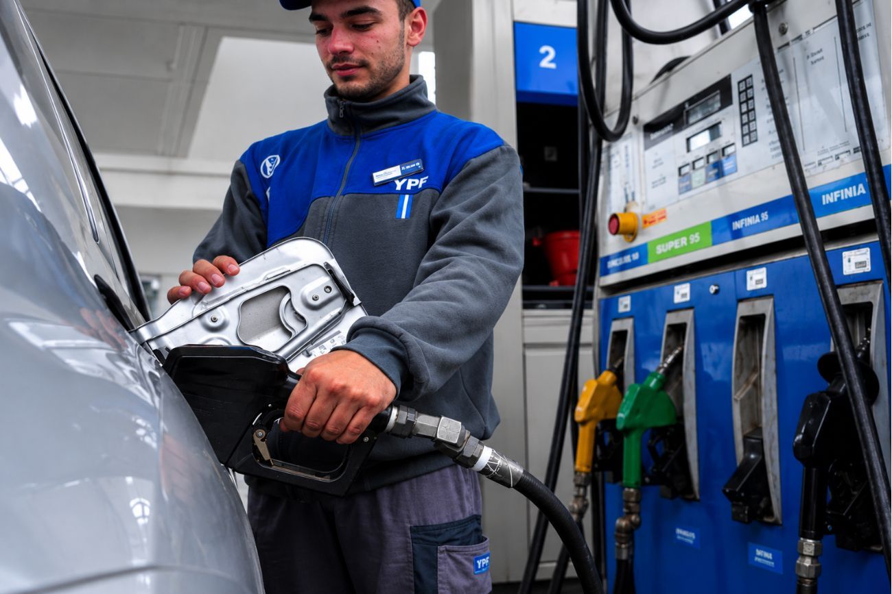 Se vence el mecanismo que contuvo los precios de la nafta y crece la expectativa en los surtidores