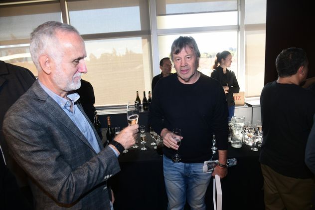 Carlos Jornet, director periodístico de La Voz, con Ricardo Zielinski, director técnico del campeón Belgrano.