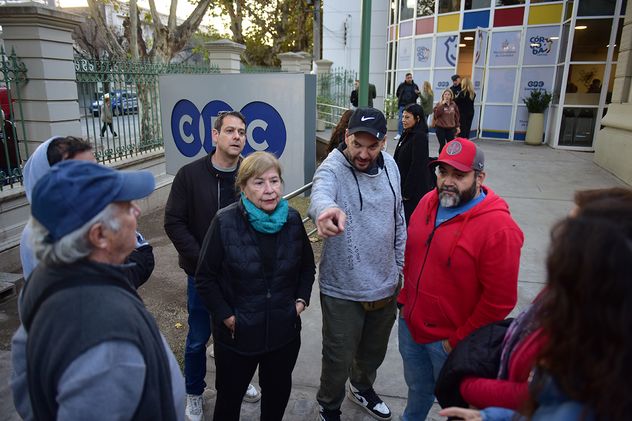 Protesta de vecinos en barrio General Paz por el nuevo sistema de cobro de estacionamiento.