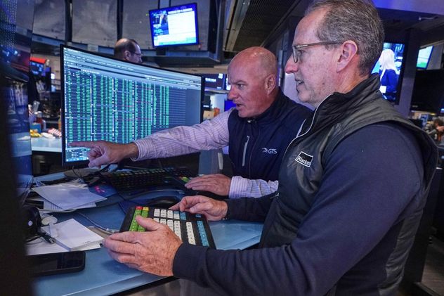 El riesgo país bajó a los 498 puntos y las acciones argentinas suben hasta un 10% en Wall Street