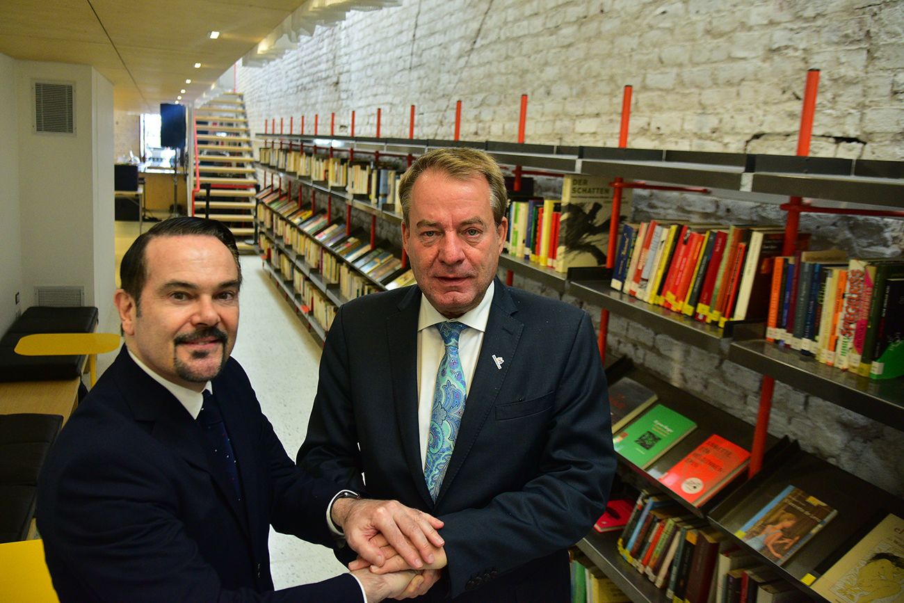 El embajador de Alemania, Dieter Lamlé, y el embajador de Francia, Romain Nadal, en el Kultur Ensemble Córdoba, el nuevo instituto cultural franco-alemán.