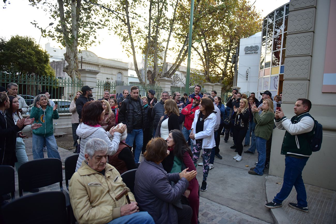 Protesta de vecinos en barrio General Paz por el nuevo sistema de cobro de estacionamiento. (Jósé Hernández