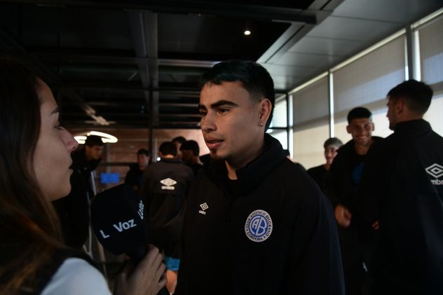 Belgrano visita La Voz para el tradicional brindis de los campeones.