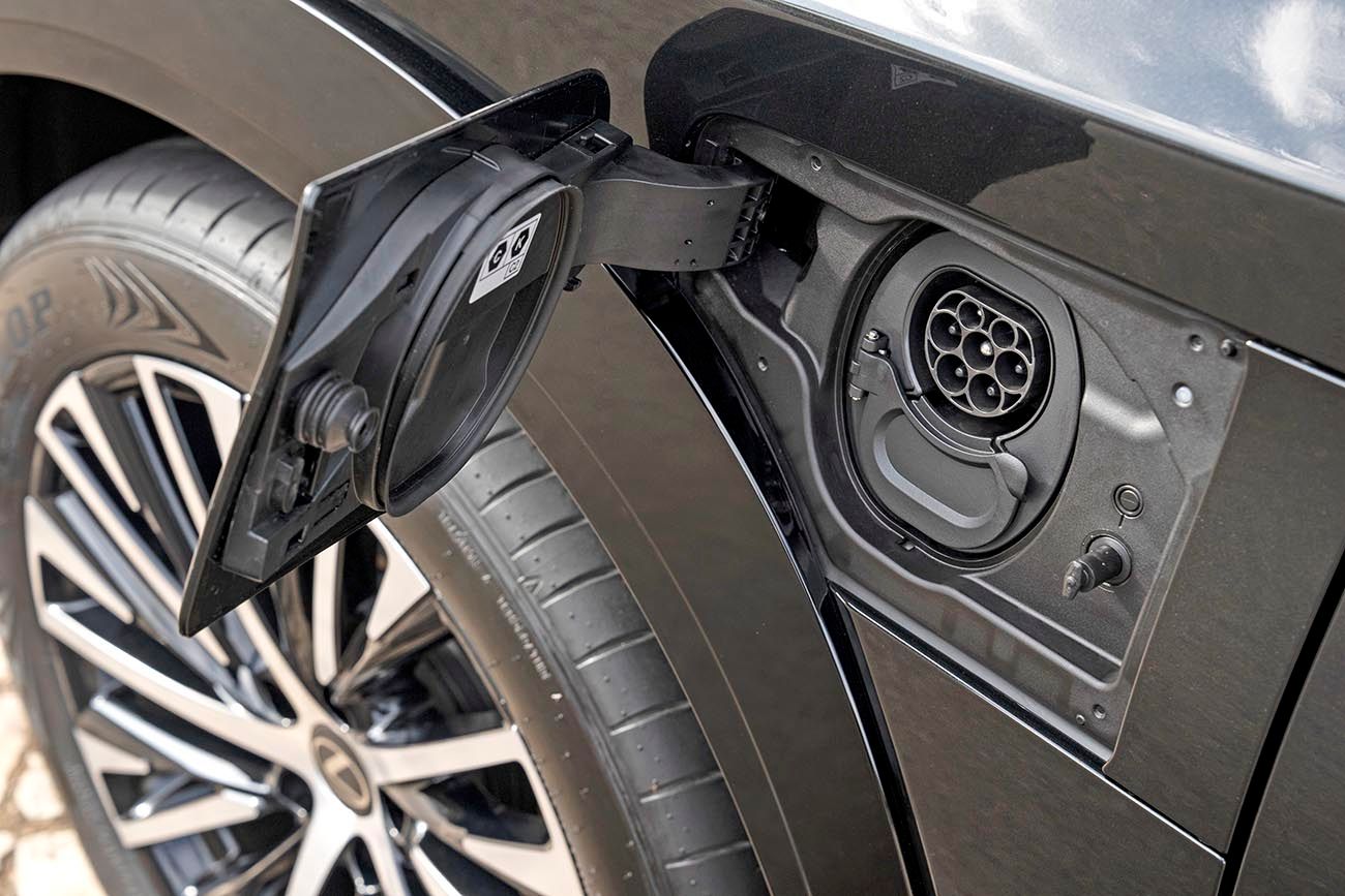  El precio de la RZ 500e incluye dos cargadores (uno de emergencia y otro de pared).