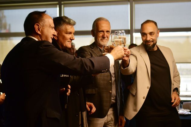 En la imagen, Juan Tillard (gerente general de La Voz), "Luifa" Artime (presidente de Belgrano), Carlos Jornet (director periodístico de La Voz) y Sebastián Lazcano (gerente comercial y de marketing de La Voz).