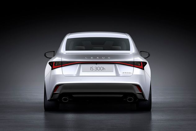 El IS se ofrece con niveles de equipamiento Luxury y F-Sport.