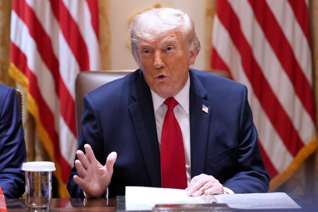 El presidente Donald Trump habla durante una reunión de gabinete en la Casa Blanca, el miércoles 27 de mayo de 2026, en Washington.
