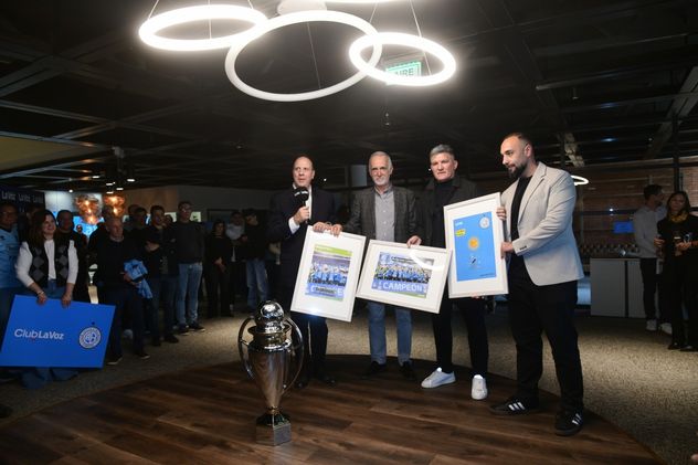 En la imagen, Juan Tillard (gerente general de La Voz), "Luifa" Artime (presidente de Belgrano), Carlos Jornet (director periodístico de La Voz) y Sebastián Lazcano (gerente comercial y de marketing de La Voz).