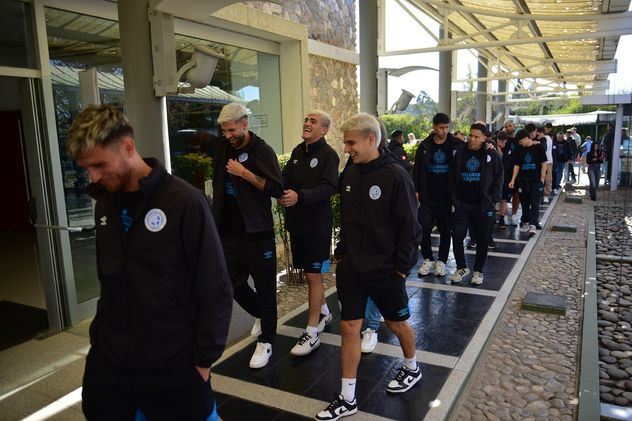 El plantel de Belgrano compartió un homenaje y un brindis en La Voz. La delegación pirata copó nuestra sede integral.