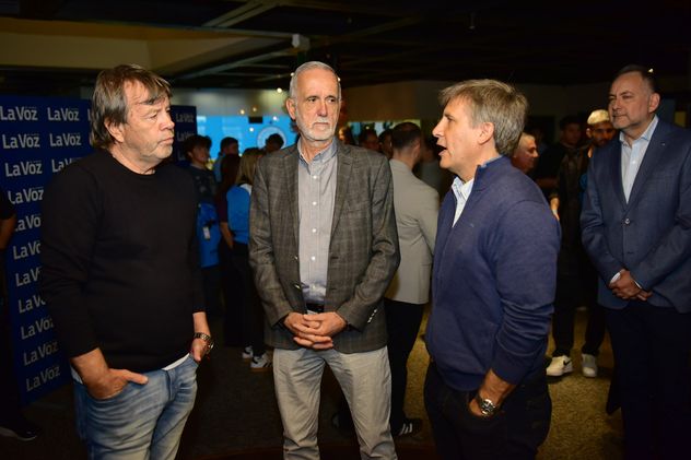 Ricardo Zielinski, Carlos Jornet y Joaquín Balbis. El plantel de Belgrano compartió un homenaje y un brindis en La Voz.