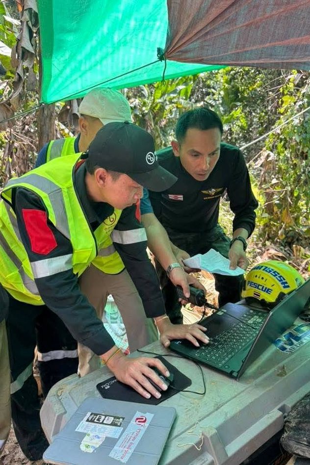 Tareas de rescate. (Metta Tham Rescue Kalasin vía AP)
