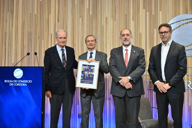 Manuel Tagle, Raúl Hermida, Guillermo Acosta y Guido Sandleris, los protagonistas de la presentación del Balance de la Economía Argentina. (Gentileza Bolsa de Comercio de Córdoba)